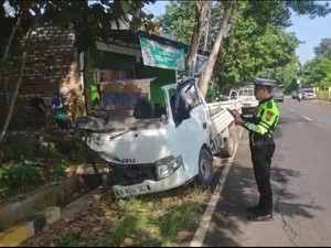 Kecelakaan Pikap Vs Truk Muat Rokok di Sampang Diselidiki
