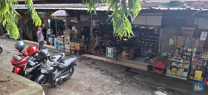 Kondisi salah satu pasar legendaris yakni Pasar Taman Puring, Jakarta Selatan makin sepi pada Rabu (18/6/2025). Kondisi salah satu pasar legendaris yakni Pasar Taman Puring, Jakarta Selatan makin sepi pada Rabu (18/6/2025). (CNBC Indonesia/Chandra Dwi Pranata)