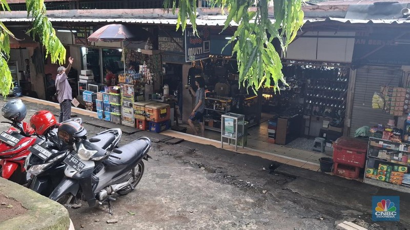 Kondisi salah satu pasar legendaris yakni Pasar Taman Puring, Jakarta Selatan makin sepi pada Rabu (18/6/2025). (CNBC Indonesia/Chandra Dwi Pranata)