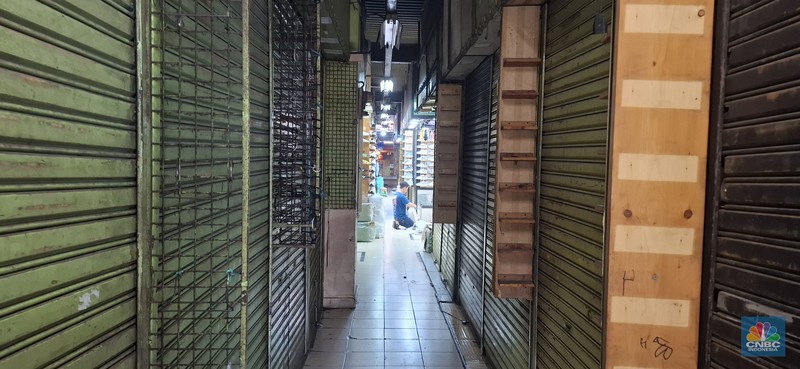 Kondisi salah satu pasar legendaris yakni Pasar Taman Puring, Jakarta Selatan makin sepi pada Rabu (18/6/2025). Kondisi salah satu pasar legendaris yakni Pasar Taman Puring, Jakarta Selatan makin sepi pada Rabu (18/6/2025). (CNBC Indonesia/Chandra Dwi Pranata)