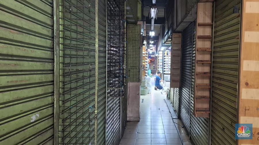 Kondisi salah satu pasar legendaris yakni Pasar Taman Puring, Jakarta Selatan makin sepi pada Rabu (18/6/2025). (CNBC Indonesia/Chandra Dwi Pranata)