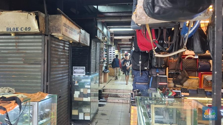 Kondisi salah satu pasar legendaris yakni Pasar Taman Puring, Jakarta Selatan makin sepi pada Rabu (18/6/2025). (CNBC Indonesia/Chandra Dwi Pranata)