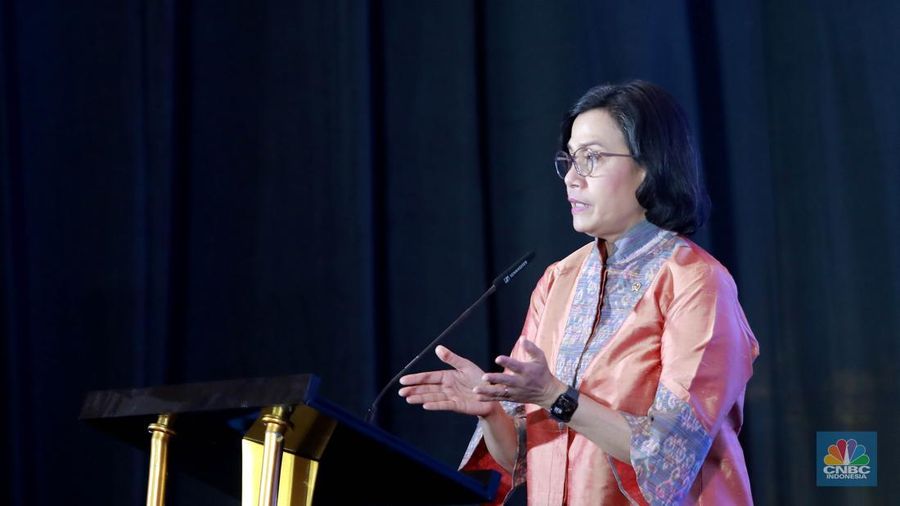 Menteri Keuangan, Sri Mulyani menyampaikan pidato utama dalam acara CNBC Indonesia Economic Update 2025 di Jakarta, Rabu (18/6/2025). (CNBC Indonesia/Muhammad Sabki)
