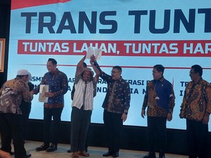 Pemerintah Tebar 1.120 Sertifikat Tanah buat Transmigran Lokal Sukabumi
