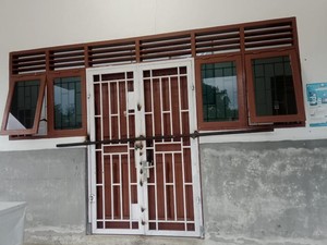 Keluarga Calon Siswa Diduga Las Pintu Kantor Cabdisdik di Toba gegara SPMB