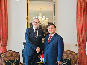 Transit di Praha, Prabowo Terima Kunjungan PM Ceko Petr Fiala di Penginapan