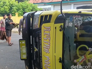 Truk Muat Rokok Terguling Usai Tabrak Pikap di Sampang, Sopir Terjepit