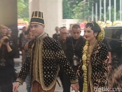 Al Ghazali dan Alyssa Daguise Elegan dalam Balutan Busana Pengantin Jawa Al Ghazali dan Alyssa Daguise Elegan dalam Balutan Busana Pengantin Jawa