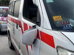 Demo Sopir Truk Solo Raya Blokade Jalan, Ambulans Lewat Dirusak!