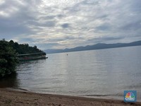 Danau Matano belokasi di Kabupaten Luwu Timur, Sulawesi Selatan, tepatnya di ujung timur provinsi dan berbatasan dengan Sulawesi Tengah. Danau Matano berada di area tambang PT. Vale Indonesia (Persero) Tbk, (INCO). Perusahaan tambang yang komitmen un