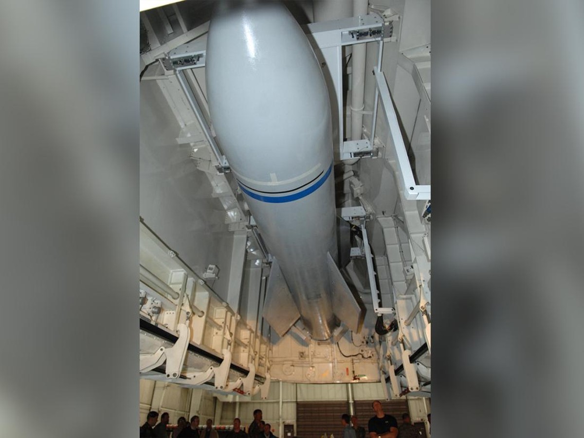 AS Luncurkan Serangan Bunker-Busting ke Fasilitas Nuklir Iran Menggunakan Bom MOP