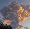 Gunung Lewotobi Laki-Laki Erupsi Lagi, Muntahkan Abu Sejauh 18 Km