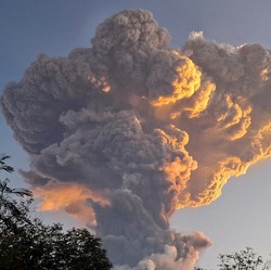 Gunung Lewotobi Laki-Laki Erupsi Lagi, Muntahkan Abu Sejauh 18 Km