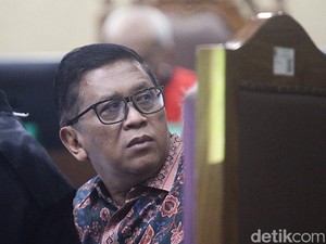Cerita Versi Hasto soal Selfie Harun Masiku di Ruang Hatta Ali