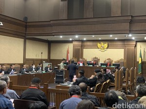 Eks Hakim MK Maruarar Siahaan Jadi Saksi Meringankan di Sidang Hasto