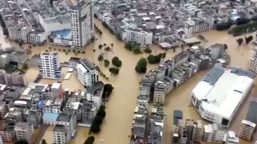 Hujan deras yang dipicu oleh Topan Wutip dan kondisi musim hujan memicu banjir dan tanah longsor di China Selatan. (Tangkapan Layar CCTV via Reuters) Hujan deras yang dipicu oleh Topan Wutip dan kondisi musim hujan memicu banjir dan tanah longsor di China Selatan. (Tangkapan Layar CCTV via Reuters)