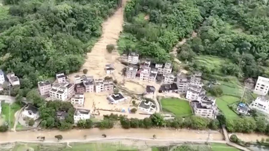 Hujan deras yang dipicu oleh Topan Wutip dan kondisi musim hujan memicu banjir dan tanah longsor di China Selatan. (Tangkapan Layar CCTV via Reuters)