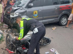 Ambulans Tabrak 2 Motor di Cirebon, 1 Orang Tewas