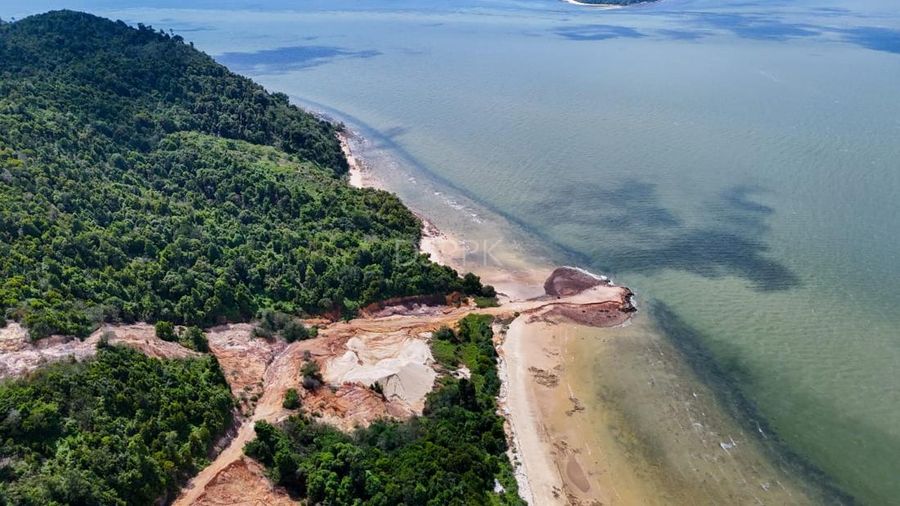 Kementerian Kelautan dan Perikanan (KKP) memastikan perlindungan pada ekosistem pulau-pulau kecil dari aktivitas penambangan ilegal yang merusak. (Dok. DJPPK via Humas KKP)