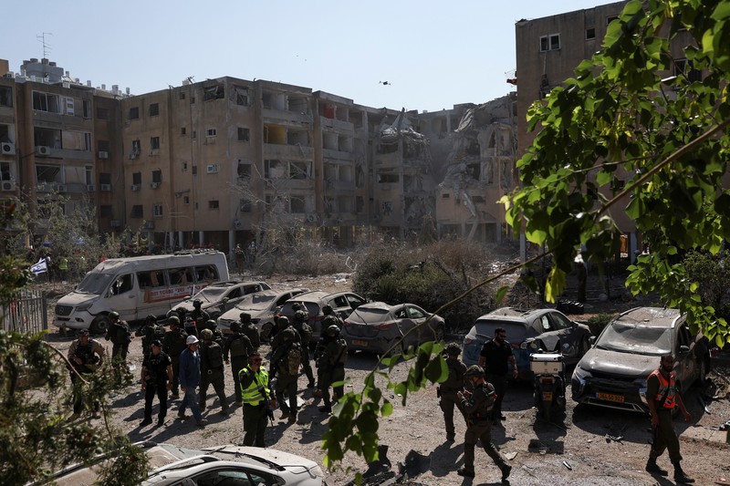 Kerusakan setelah serangan rudal dari Iran terhadap Israel, di Holon, Tel Aviv, Israel, Kamis (19/6/2025). Kerusakan setelah serangan rudal dari Iran terhadap Israel, di Holon, Tel Aviv, Israel, Kamis (19/6/2025). (REUTERS/Chen Kalifa)