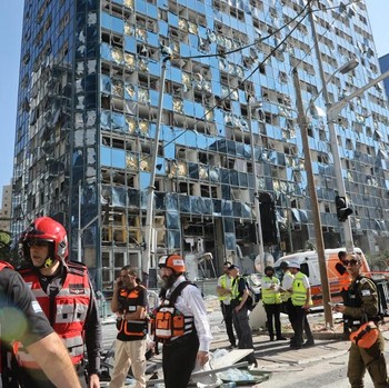 Penampakan Bursa Efek Tel Aviv Rusak Berat Kena Rudal Iran