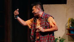Mang Saswi Sukses Hidupkan Romli di Musikal Keluarga Cemara