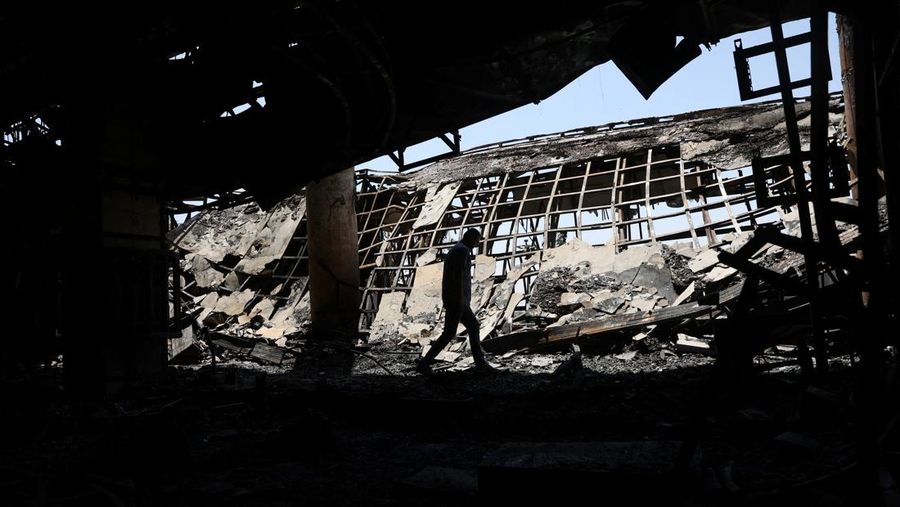 Pemandangan setelah serangan Israel terhadap gedung penyiaran TV Negara Iran, yang menjadi sasaran, di Teheran, Iran, Kamis (19/6/2025). (Majid Asgaripour/WANA via REUTERS)