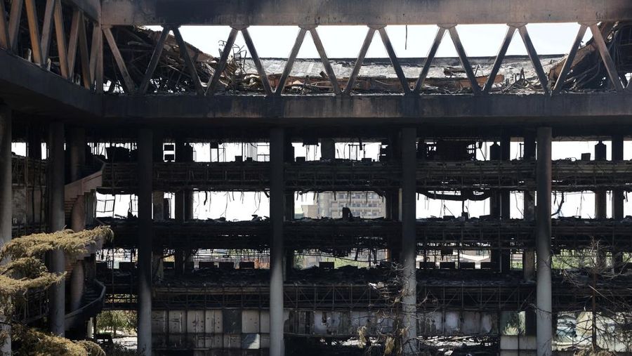 Pemandangan setelah serangan Israel terhadap gedung penyiaran TV Negara Iran, yang menjadi sasaran, di Teheran, Iran, Kamis (19/6/2025). (Majid Asgaripour/WANA via REUTERS) Pemandangan setelah serangan Israel terhadap gedung penyiaran TV Negara Iran, yang menjadi sasaran, di Teheran, Iran, Kamis (19/6/2025). (Majid Asgaripour/WANA via REUTERS)
