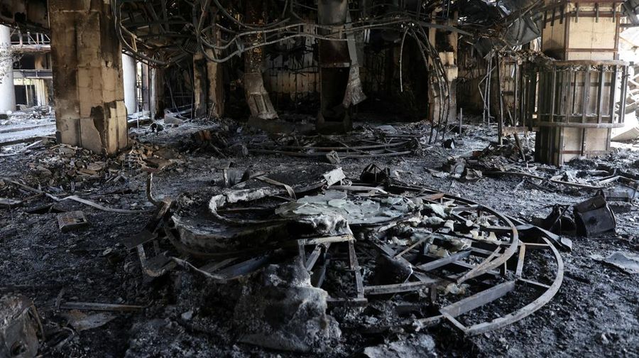 Pemandangan setelah serangan Israel terhadap gedung penyiaran TV Negara Iran, yang menjadi sasaran, di Teheran, Iran, Kamis (19/6/2025). (Majid Asgaripour/WANA via REUTERS)
