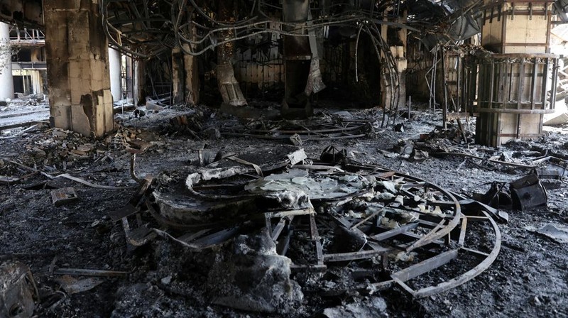 Pemandangan setelah serangan Israel terhadap gedung penyiaran TV Negara Iran, yang menjadi sasaran, di Teheran, Iran, Kamis (19/6/2025). (Majid Asgaripour/WANA via REUTERS)