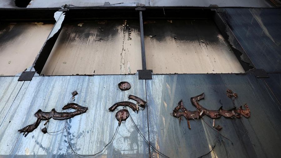 Pemandangan setelah serangan Israel terhadap gedung penyiaran TV Negara Iran, yang menjadi sasaran, di Teheran, Iran, Kamis (19/6/2025). (Majid Asgaripour/WANA via REUTERS)