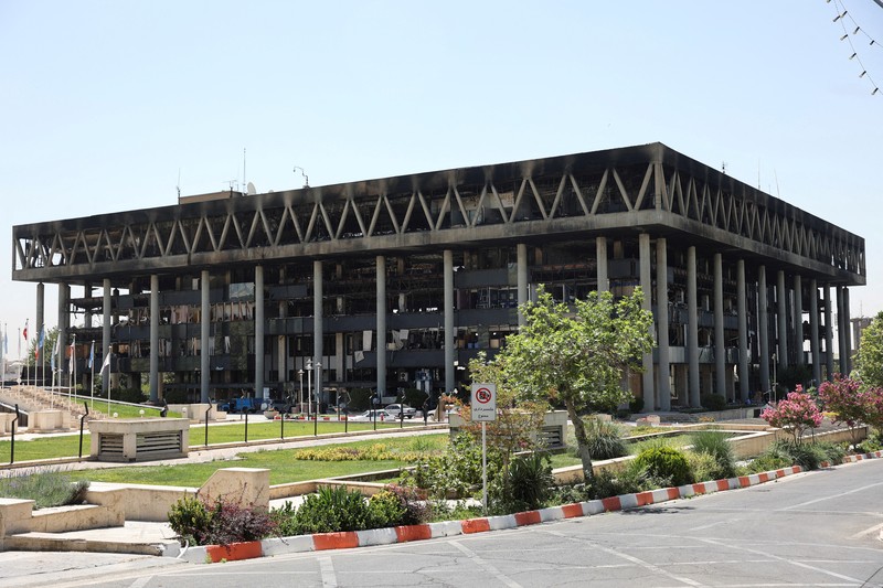 Pemandangan setelah serangan Israel terhadap gedung penyiaran TV Negara Iran, yang menjadi sasaran, di Teheran, Iran, Kamis (19/6/2025). (Majid Asgaripour/WANA via REUTERS) Pemandangan setelah serangan Israel terhadap gedung penyiaran TV Negara Iran, yang menjadi sasaran, di Teheran, Iran, Kamis (19/6/2025). (Majid Asgaripour/WANA via REUTERS)