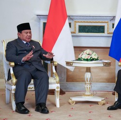Duduk Berdekatan, Ini Momen Prabowo Temui Putin di Istana Rusia