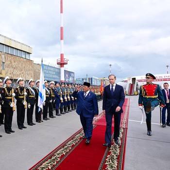 Momen Prabowo Mendarat di Moskow Bertemu Putin, Disambut Meriah