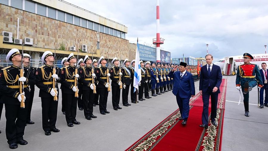 Presiden Republik Indonesia, Prabowo Subianto tiba di Bandara Internasional Pulkovo, St. Petersburg, Federasi Rusia, pada Rabu, (18/6/2025), sekitar pukul 17.50 waktu setempat. (Dok. Biro Pers Sekretariat Presiden)