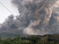 Pusat Vulkanlogi dan Mitigasi Bencana Geologi (PVMBG) Badan Geologi Kementerian ESDM, melaporkan telah terjadi erupsi eksplosif Gunung Lewotobi Laki-lakim dengan tinggi kolom abu mencapai kurang lebih 10.000 meter di atas puncak (+-11.584 meter di at