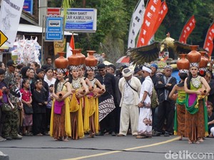 Menguak Makna dan Filosofi Puncak Seren Taun Sunda Wiwitan Cigugur