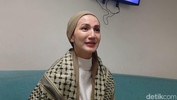 Ikut Aksi Damai ke Gaza, Wanda Hamidah Luruskan Kabar Dipulangkan