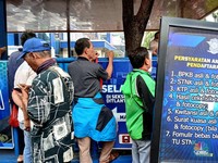 Ada Pemutihan Pajak Kendaraan, Kantor Polda Metro Jaya Diserbu Warga