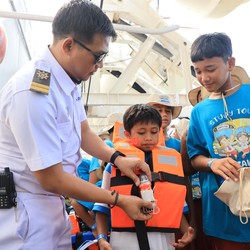 PELNI Ajak Ratusan Siswa SD Keliling Kapal di Tanjung Priok