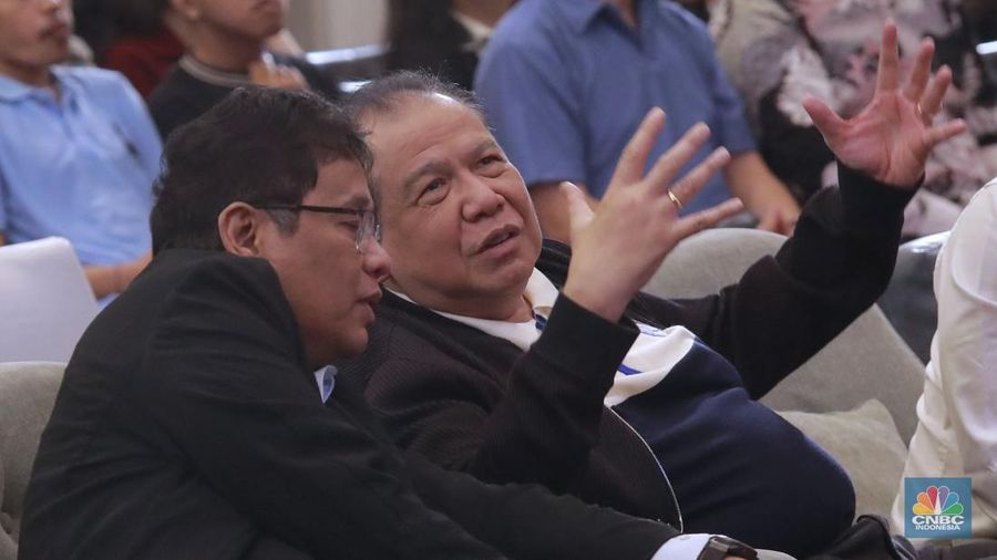 Founder & Chairman CT Corp Chairul Tanjung dan Ketua Dewan Komisioner LPS Purbaya  Yudhi Sadewa menghadiri acara Kelas Cuan Goes To Campus di Universitas Kristen Maranatha, Bandung, Jawa Barat, Jumat, (20/6/2025). (CNBC Indonesia/Muhammad Sabki)