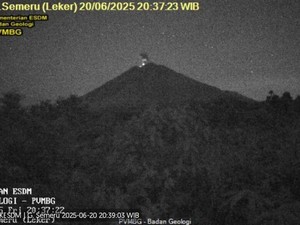 Gunung Semeru Erupsi Malam Ini, Tinggi Letusan Capai 700 Meter