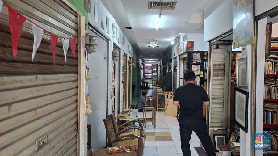 Kondisi Pasar Gembrong di Jakarta Timur sepi pembeli, Jumat (20/6/2025). (CNBC Indonesia/Chandra Dwi Pranata)