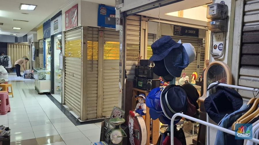 Kondisi Pasar Gembrong di Jakarta Timur sepi pembeli, Jumat (20/6/2025). (CNBC Indonesia/Chandra Dwi Pranata)