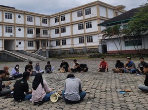 Mahasiswa Pecinta Alam UGR Tolak Seaplane-Glamping di Gunung Rinjani