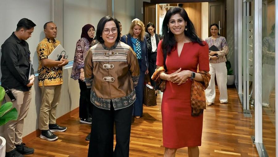 Menteri Keuangan RI Sri Mulyani Indrawati saat bertemu dengan First Deputy Managing Director dari Dana Moneter Internasional (IMF) Gita Gopinath. (Instagram @smindrawati)