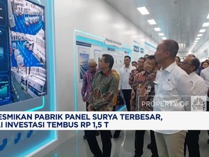 Video: RI Resmikan Pabrik Panel Surya Terbesar, Investasi Rp 1,5 T