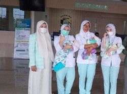 Cerita Ibu di Sukabumi Lahirkan Bayi Laki-laki Kembar Tiga Cerita Ibu di Sukabumi Lahirkan Bayi Laki-laki Kembar Tiga