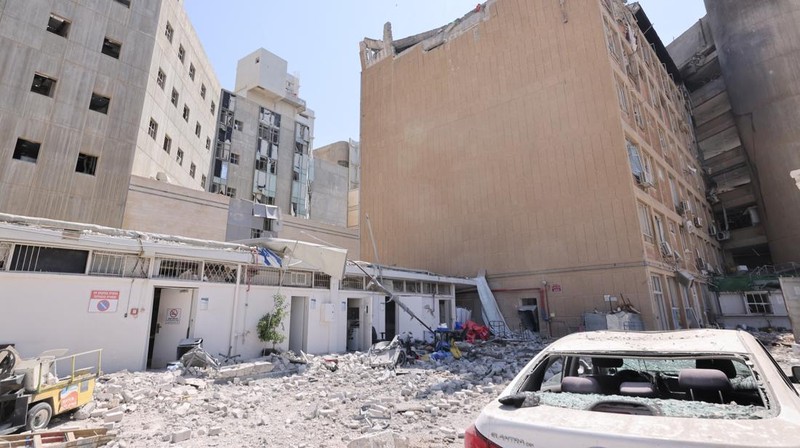 Suasana kompleks rumah sakit Soroka setelah terkena rudal yang ditembakkan dari Iran di Beer Sheva, Israel, Kamis (19/6/2025). (Marc Israel Sellem/Pool via REUTERS)