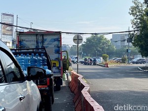 Kelakuan Antik Pengendara di Jalan Soekarno-Hatta Bandung